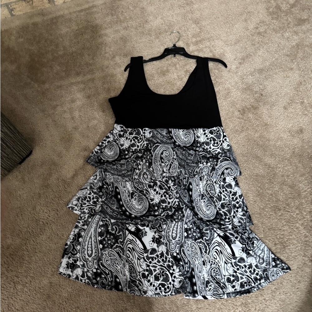 Dressbarn Black and White Sleeveless Midi Sundress